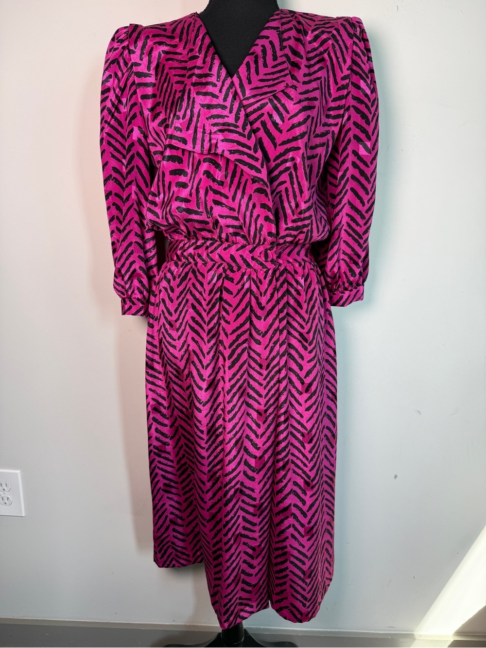 Jonathan Martin Vintage 80s Fuchsia Chevron Jacquard Wrap Dress - M (8/10)